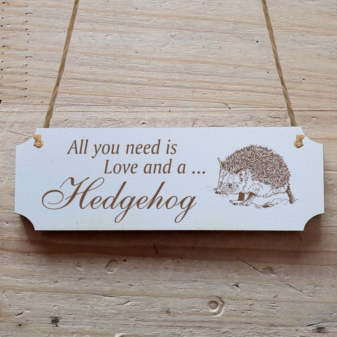 Dekoschild « All you need is Love and a Hedgehog » Igel