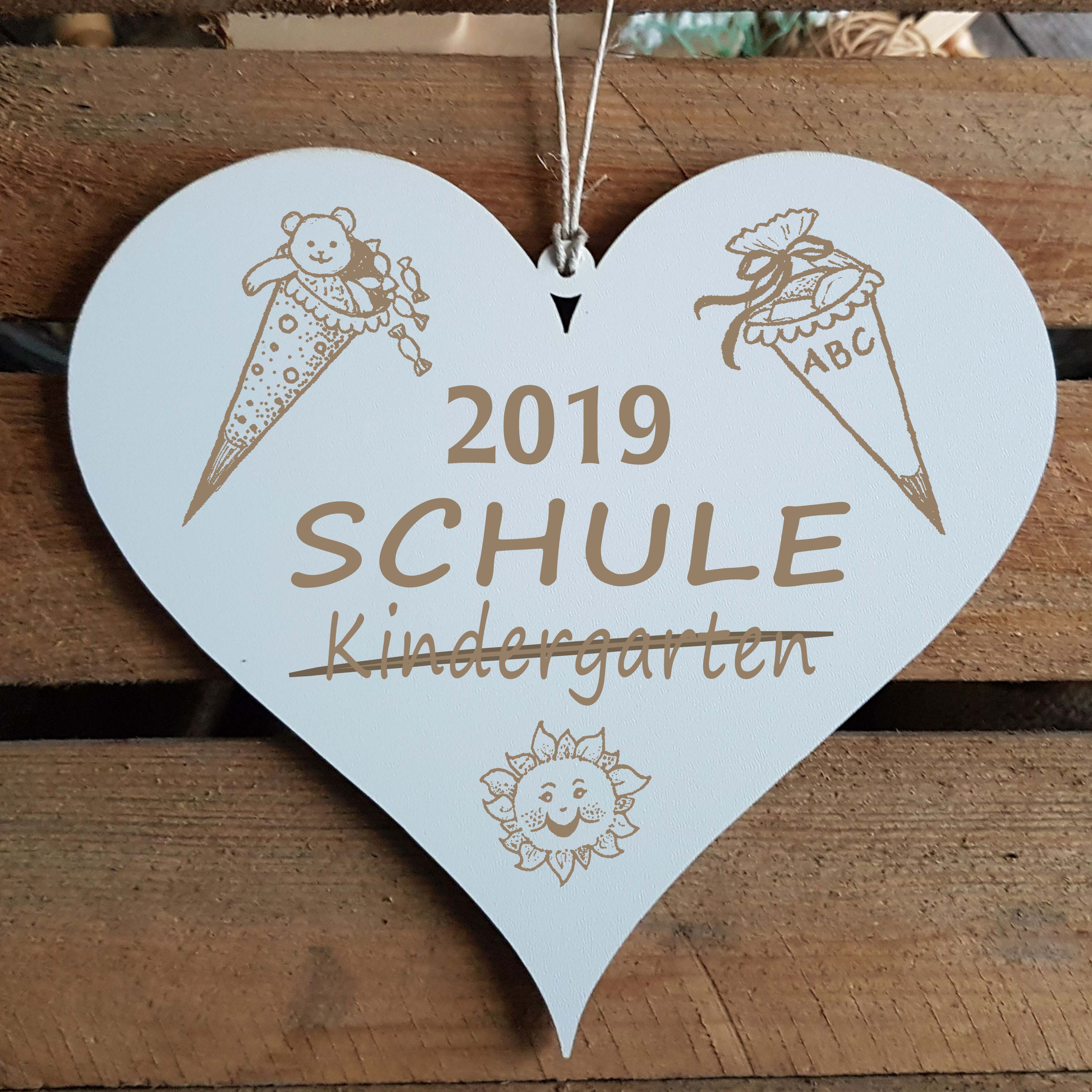 Herz Schild « SCHULE 2019 » mit Motiv ZUCKERTÜTE