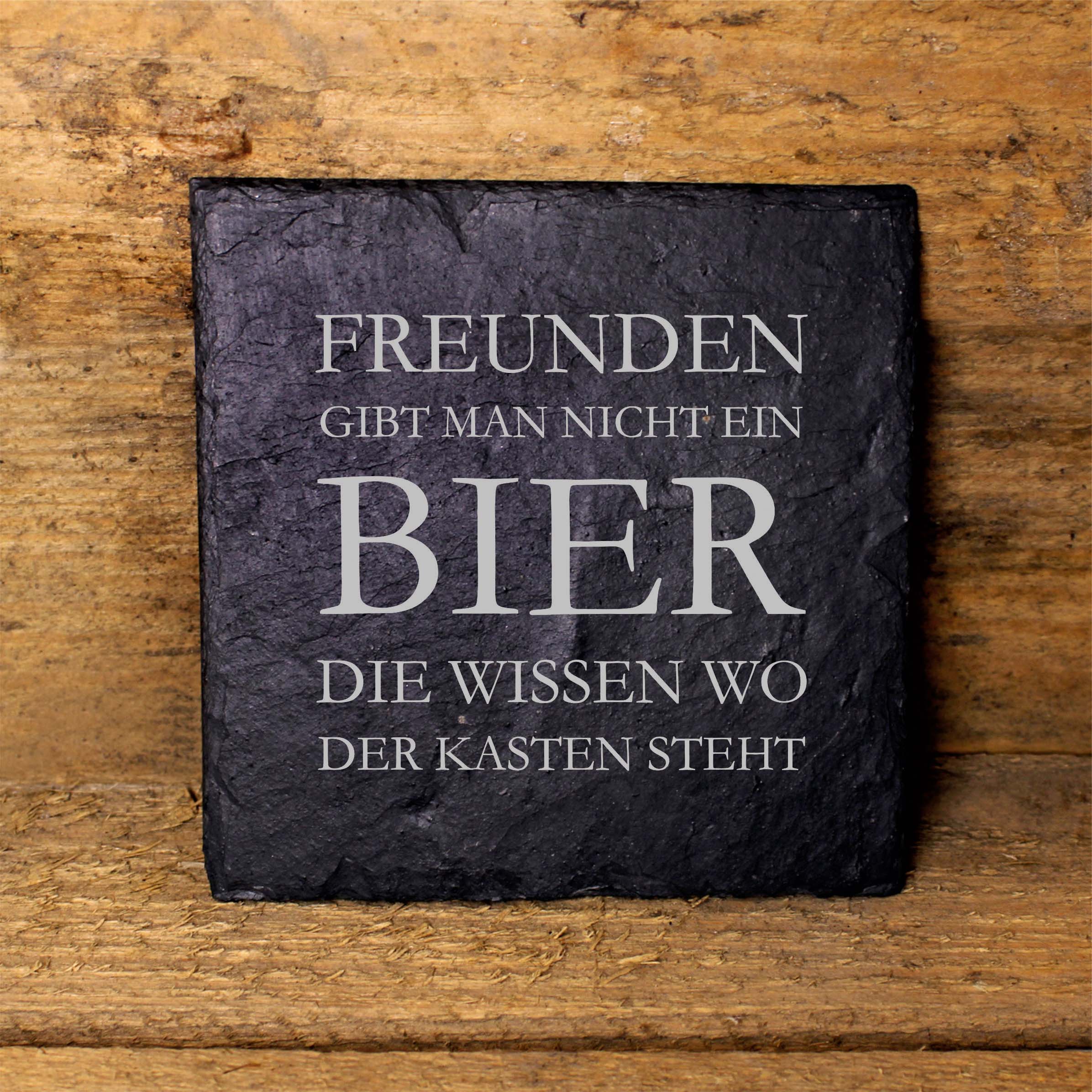 Bier Untersetzer Schiefer eckig Gravur Spruch Freunde wissen wo der Bierkasten steht 11x11cm