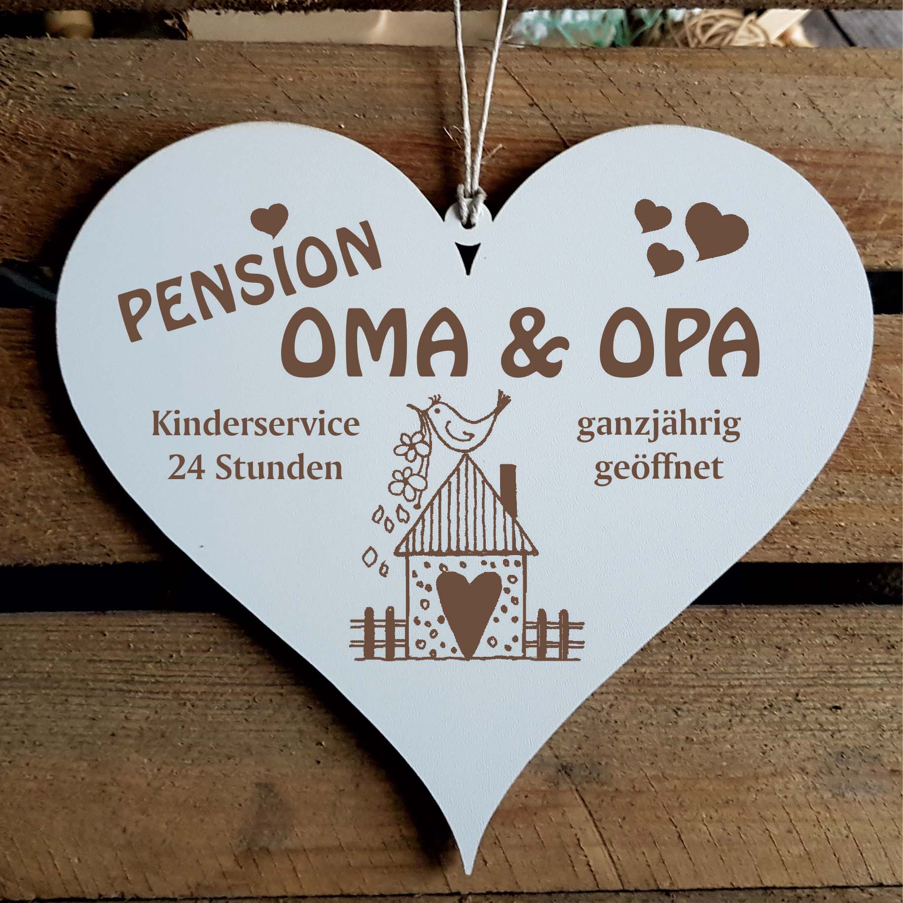 Shabby Herz Schild « PENSION OMA & OPA » mit Motiv Vogelhäuschen